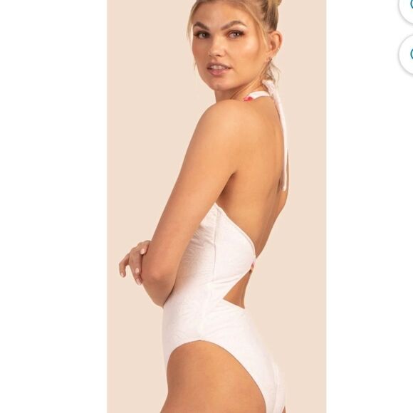 New Trina Turk WHITE Tulum Plunge
Malliot Halter One-Piece Swimsuit US 6 white - Picture 14 of 16